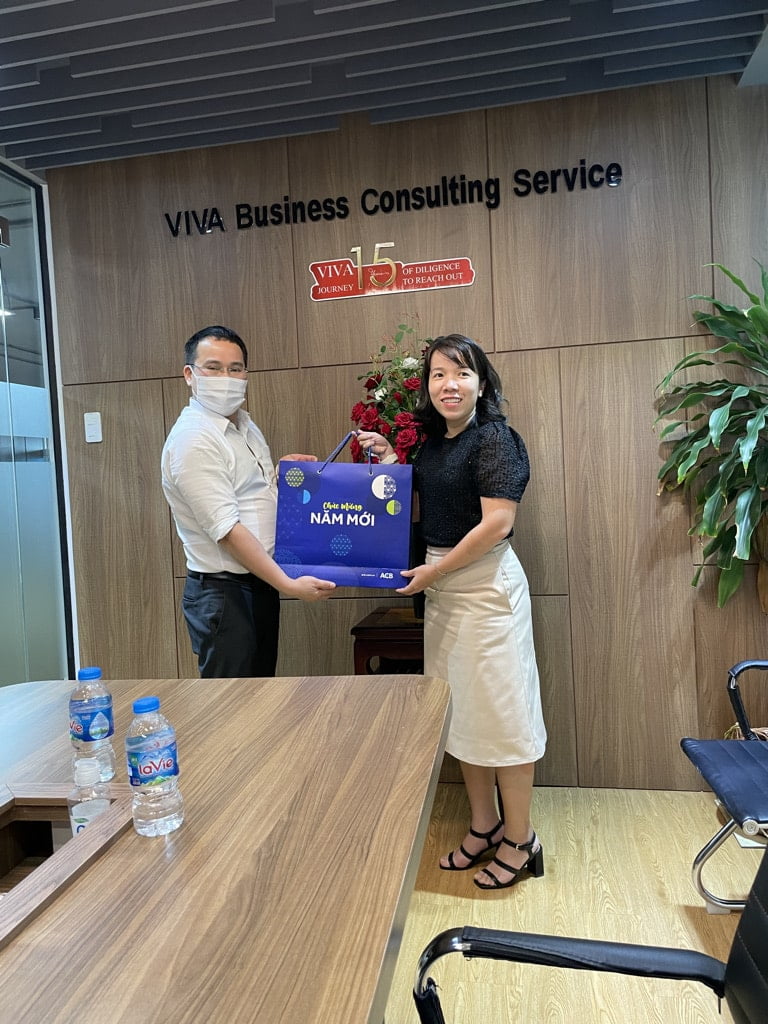 Đại diện hội sở ACB chúc Tết VIVA BCS